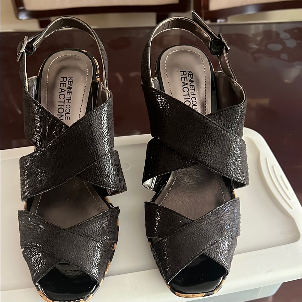 Kenneth Cole Reaction Black Sandals with Crisscross Straps